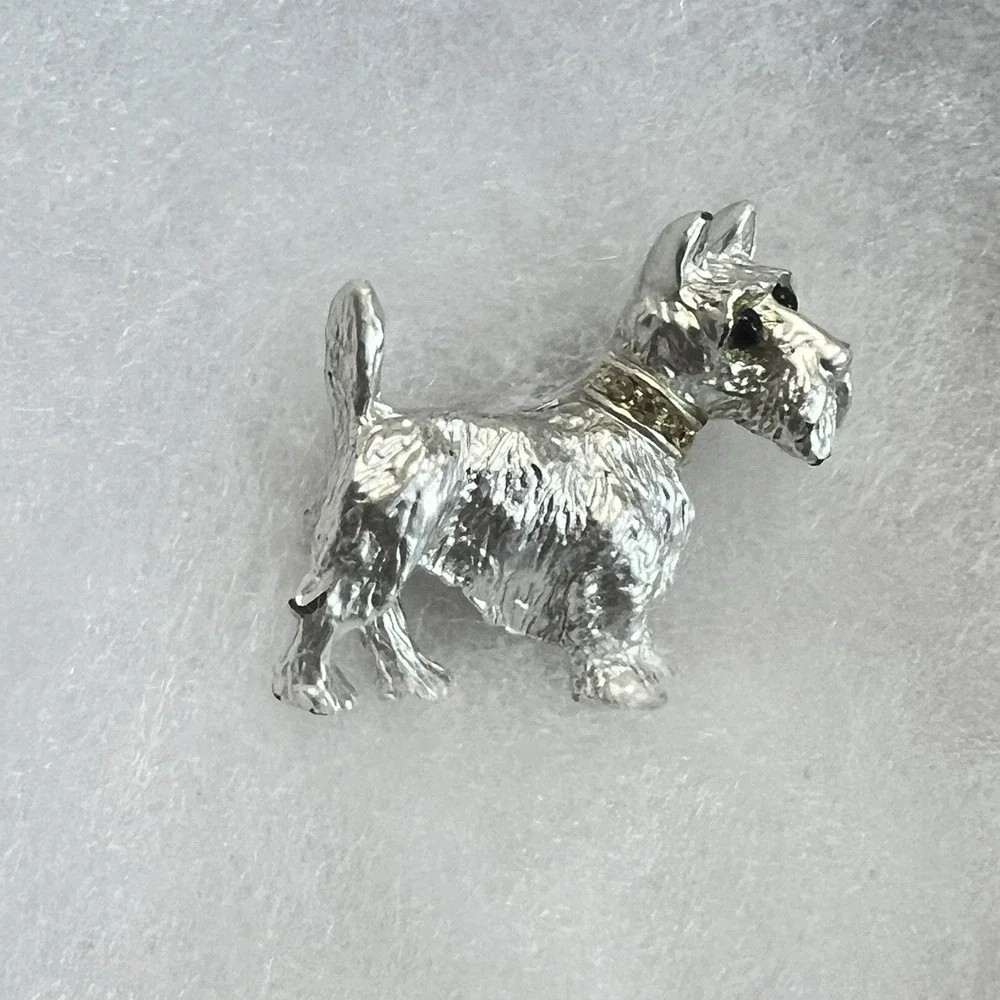 VINTAGE Scottie Dog Clothing Pin/pendant Metal with‎  Glass stones eyes/collar